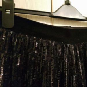 Παντελόνα με παγιετες Zara