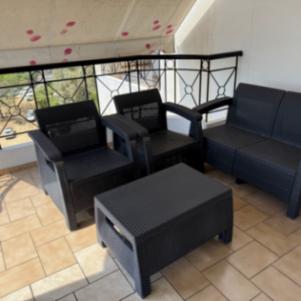 Σετ καθιστικό σε wicker πλεξη, με διθέσιο καναπέ, δύο πολυθρόνες