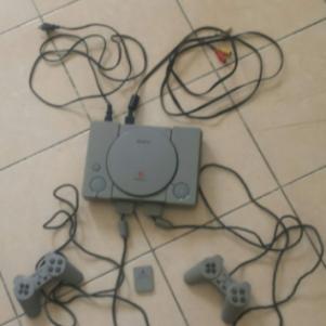 Play Station 1 & Memory Card