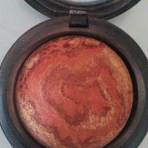 MAC Center of the Universe Mineralize Skinfinish